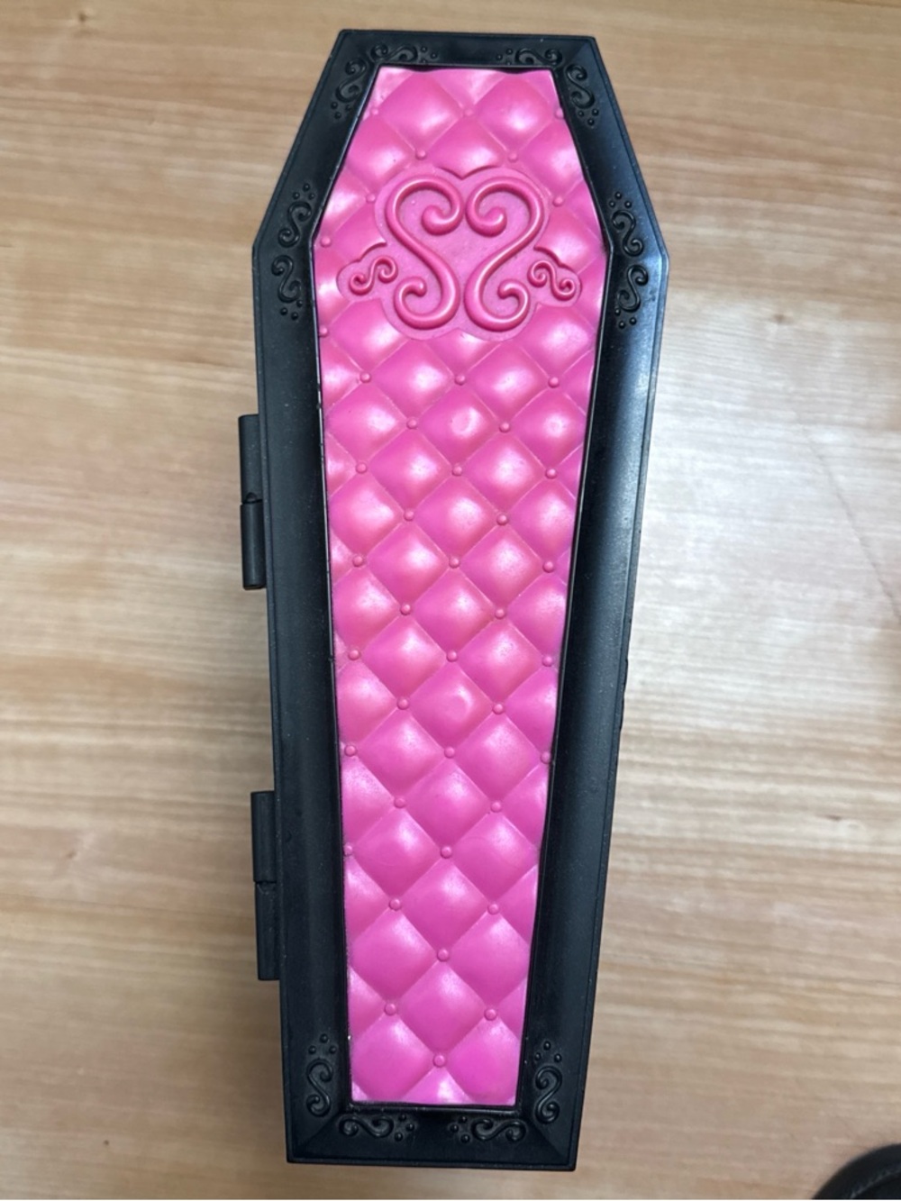Draculaura dead tired jewelry coffin box bed